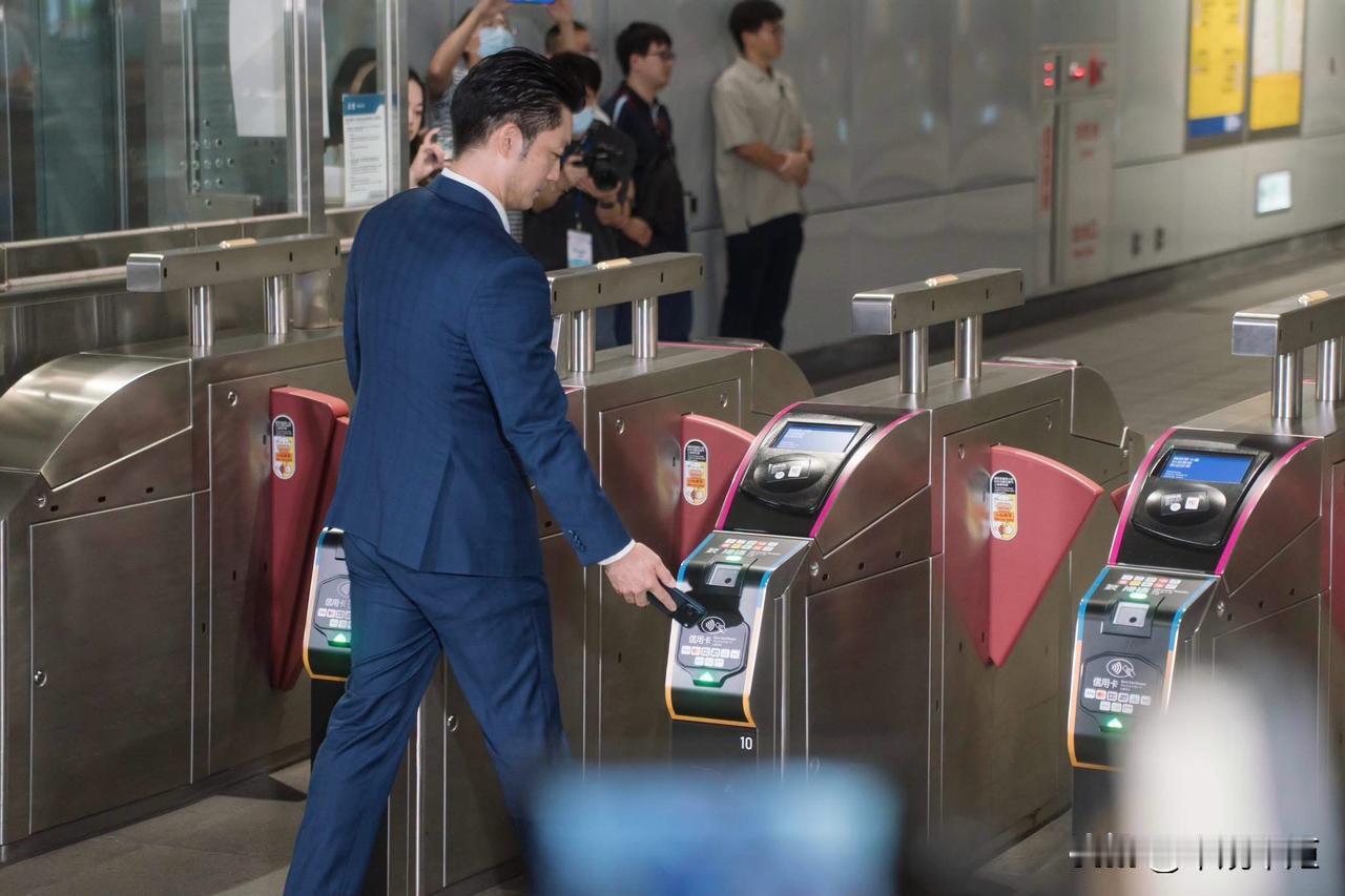 台北市长蒋万安今（30日）在脸书发文表示，7月1日起，大家期待已久的 Apple