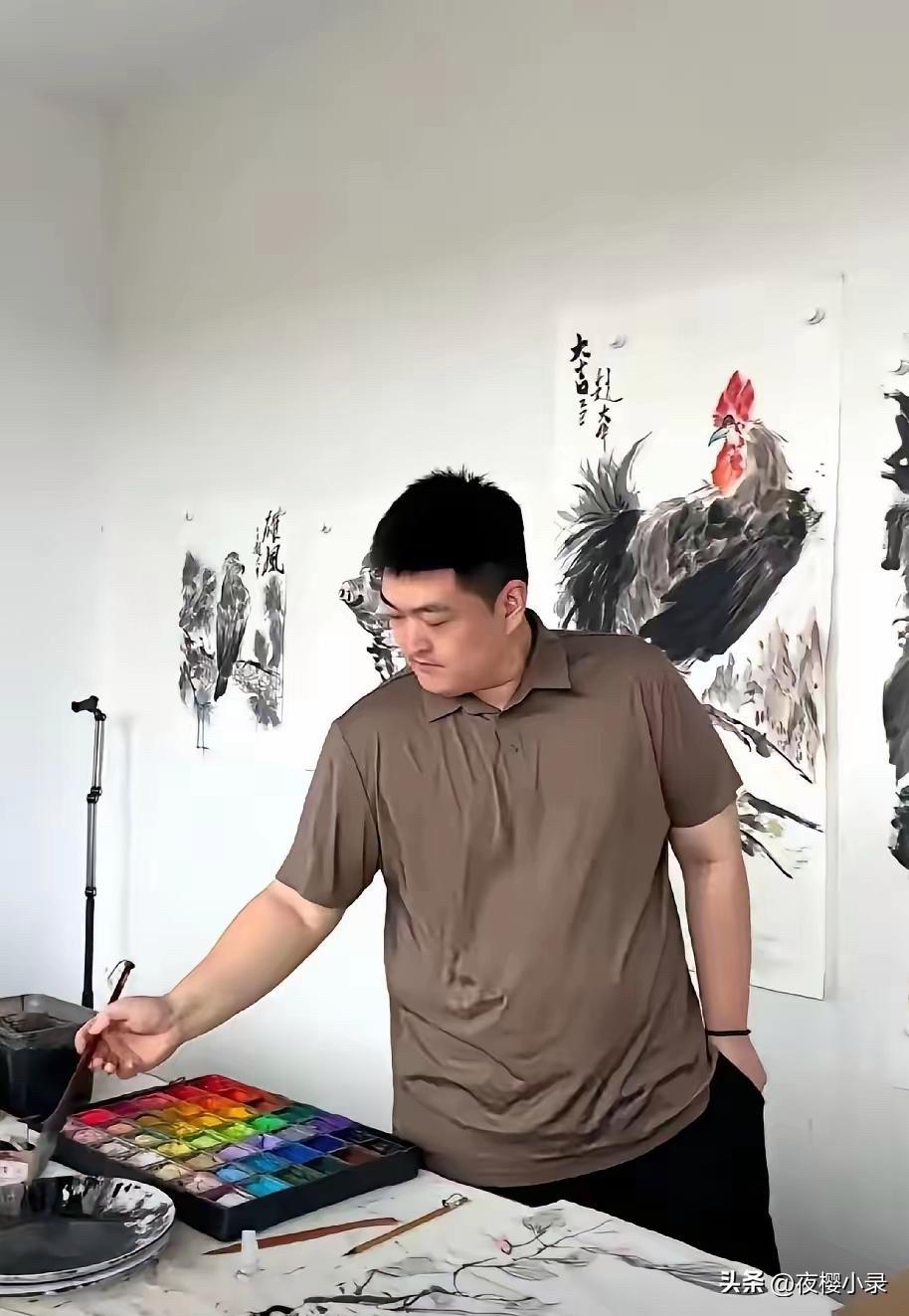 赵本山儿子赵大牛，单手插兜画国画，星二代清流实锤了！[赞][赞][大金牙]