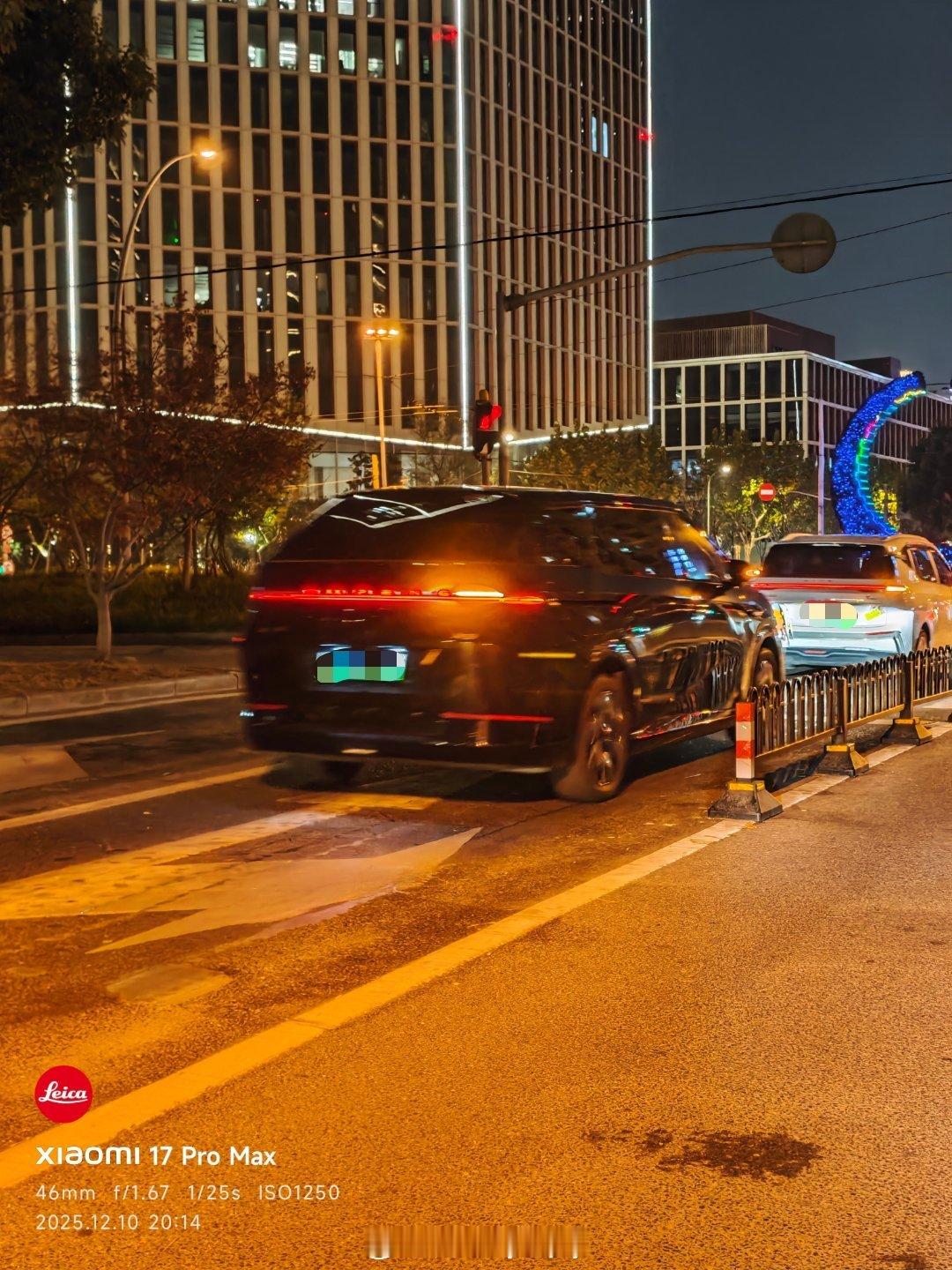 黑色  天黑 遮了点一些角度的吃藕 