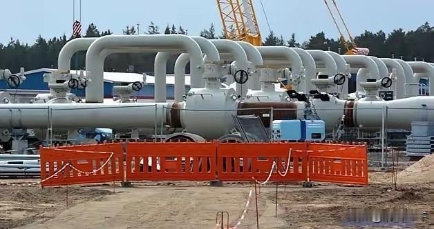 关于俄罗斯，中国必须做好最坏的打算。别看现在油气合作热火朝天，一旦俄乌战争结束，