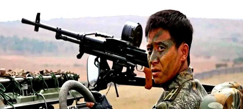 9.4分还在涨！
 
2006年，康洪雷把全部预算押在“像兵”的人身上。陈思诚被