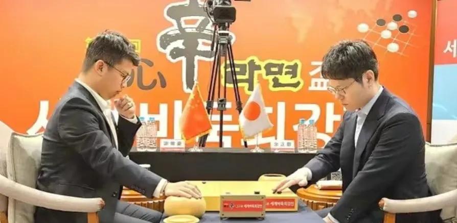 毫无悬念二盘棋战
再接再励再战小申


第25届三星车险杯世界团体擂台赛第二阶段