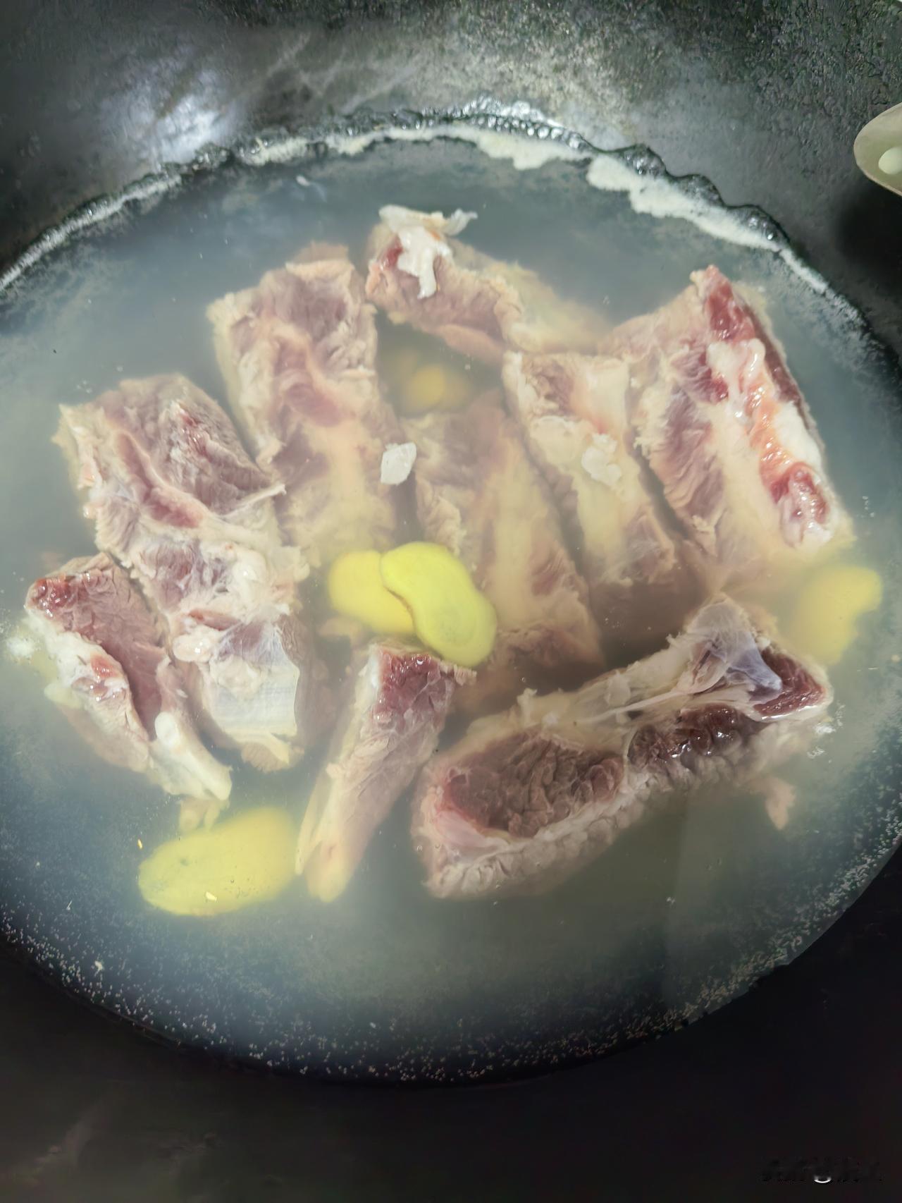 下午要开会，昨天也有一场，昨天他们开了四个小时[吐][吐][吐]所以现在有空就把