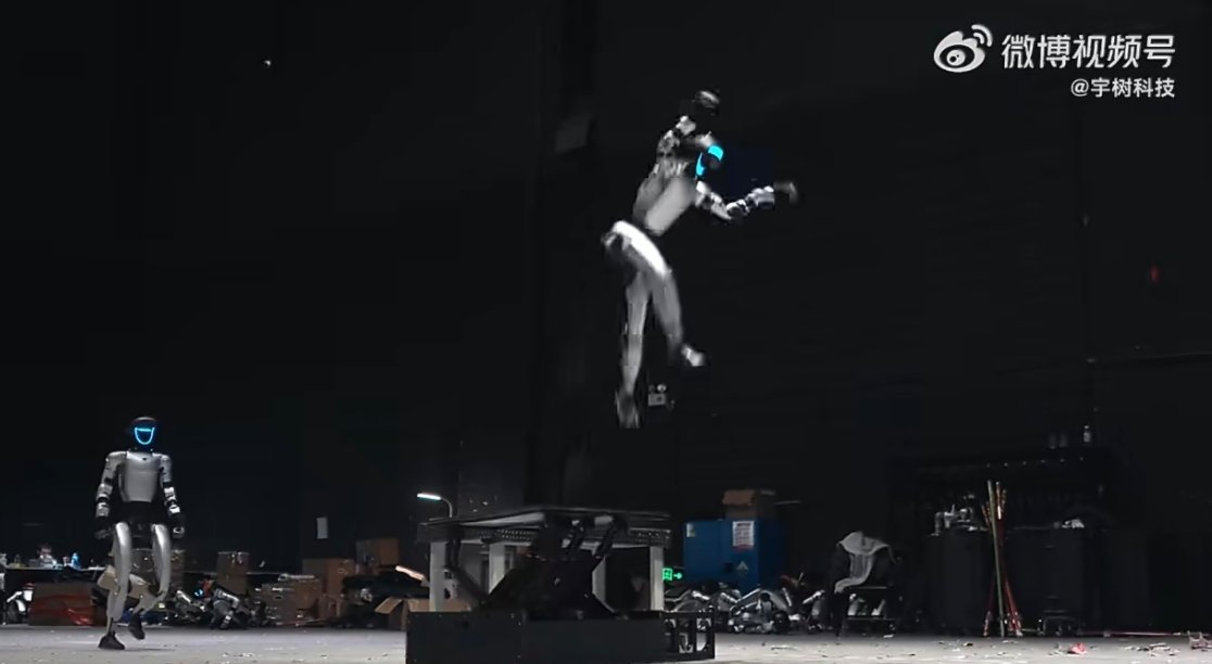 宇树今年目标出货量1至2万台这弹跳是真的牛 甚至可以陪小孩儿体育锻炼 跳皮筋 打