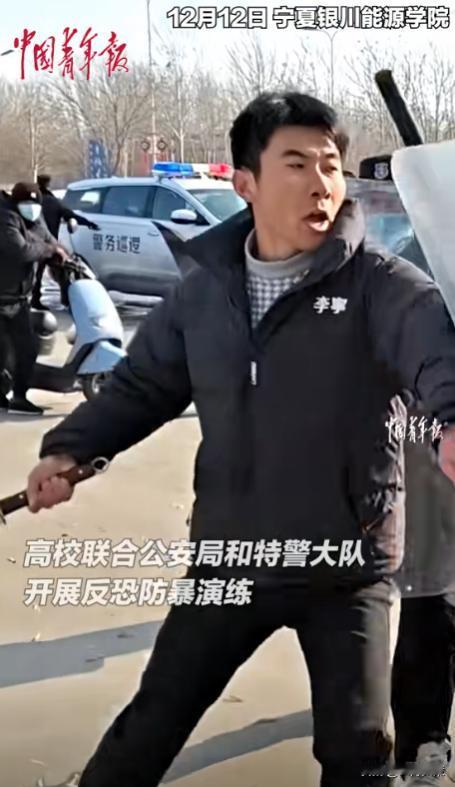 笑死我了！宁夏，一高校联合公安局和特警大队反恐防爆演练，学生扮演“土匪”，就在他