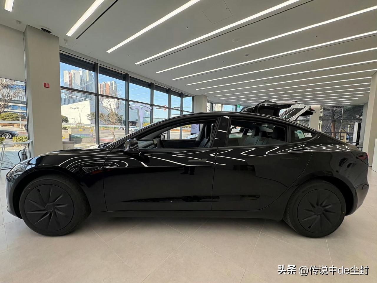 这下应该是真的了。
据一位熟悉特斯拉的博主称：
“下个月将会有产线调整，之后应该