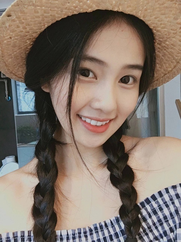 疯了吧🥲留下妈咪泪了 此女十年后更美嫩了白鹿