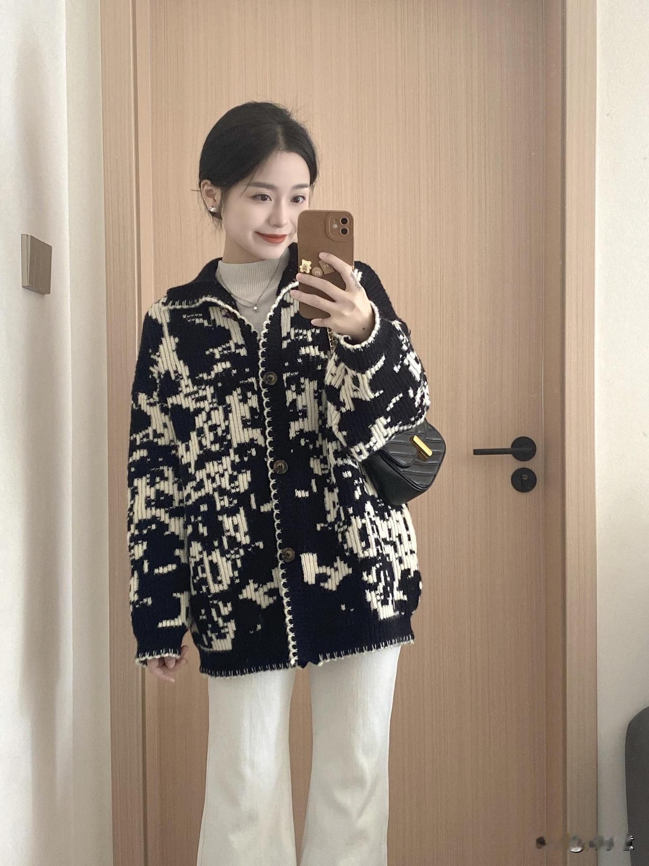 🌟 毛衣外套+牛仔裤，温暖又时尚！🌟