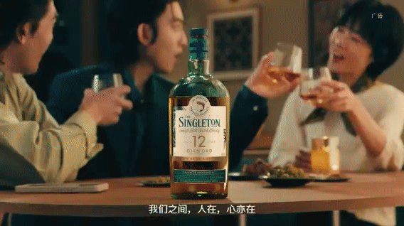 跟着林宥嘉离线纷扰不必等待特殊纪念日才相聚，平凡夜晚，也可以约上好友短暂逃离纷扰