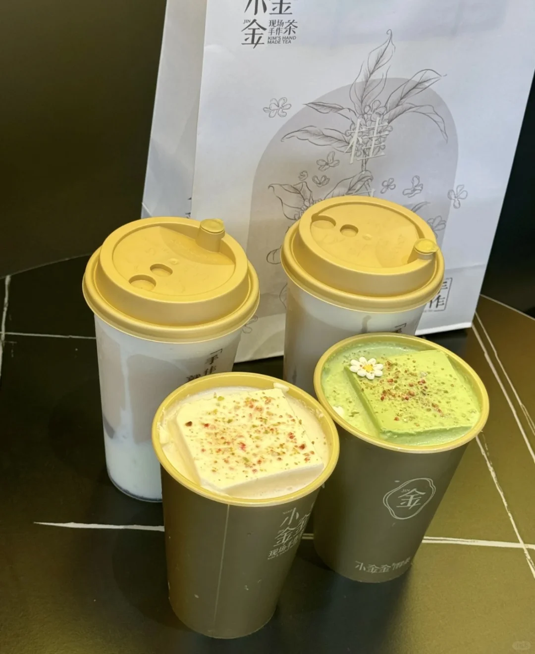 ✔️招牌手作作米麻薯鲜牛乳茶 现熬米麻薯Q加现蒸荔浦芋头,入口糯叽叽的...
