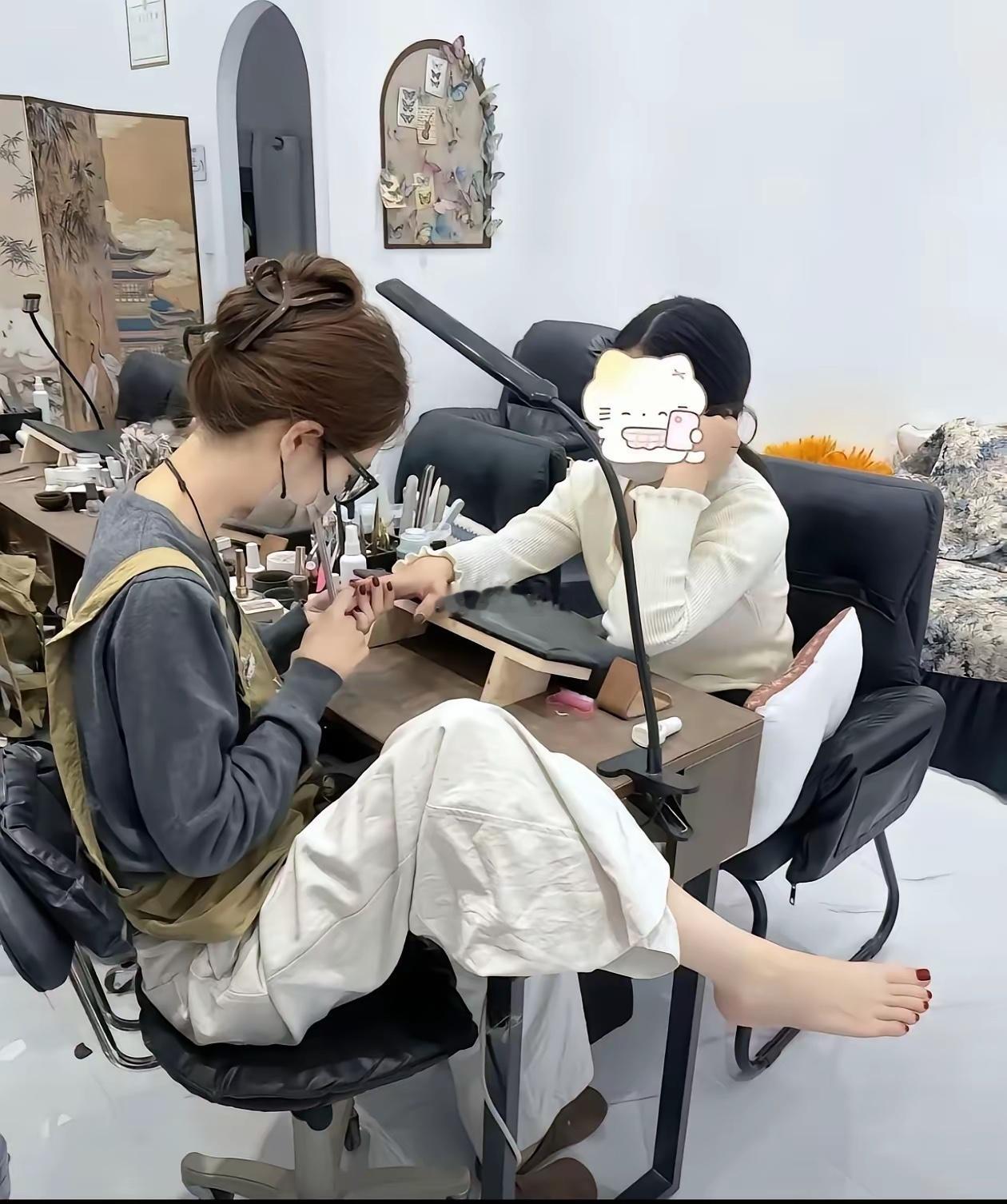 美甲师的美甲[爱慕]