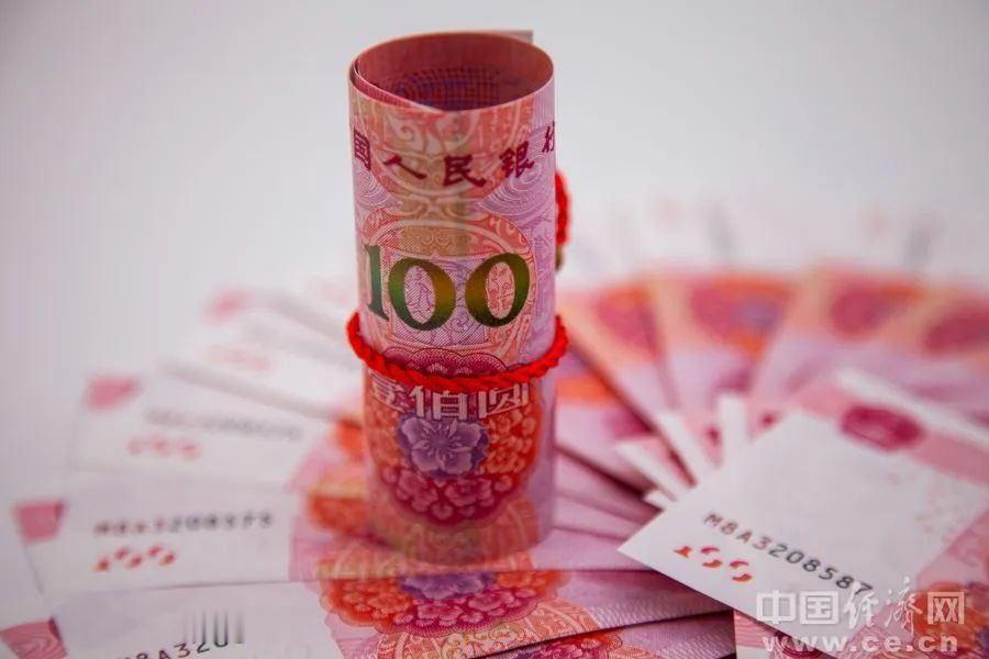 25日盘中，离岸人民币对美元汇率续创15个月以来新高，升破7.0元关口。同时，在