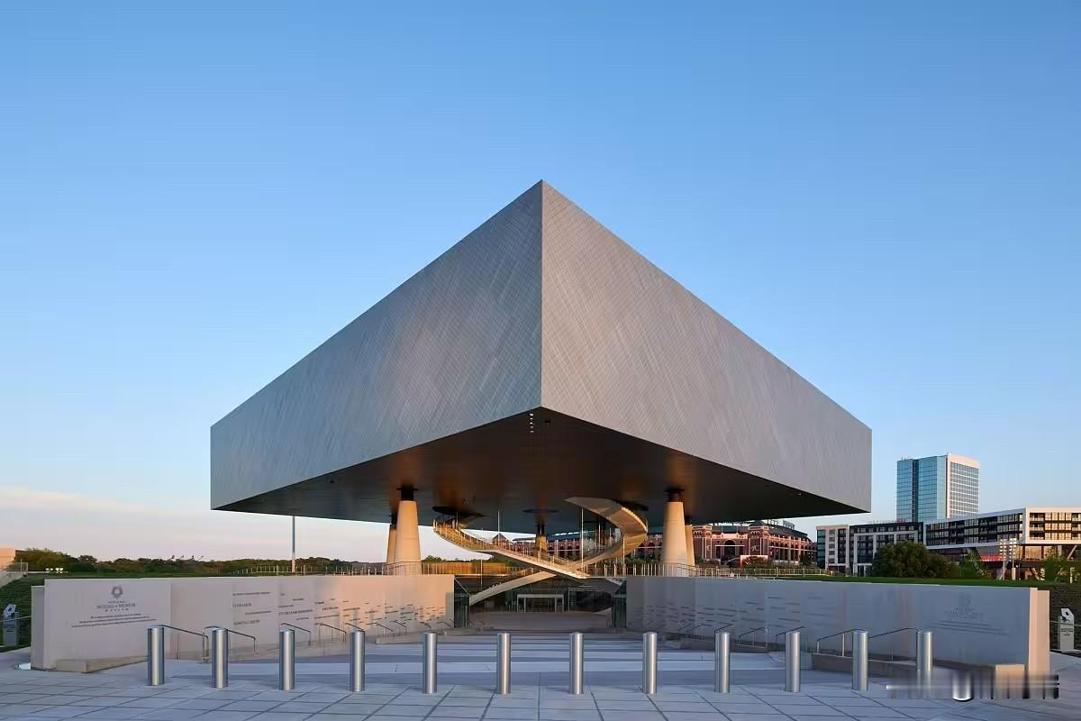 这座建筑是位于美国德克萨斯州阿灵顿（Arlington, Texas）的国家荣誉