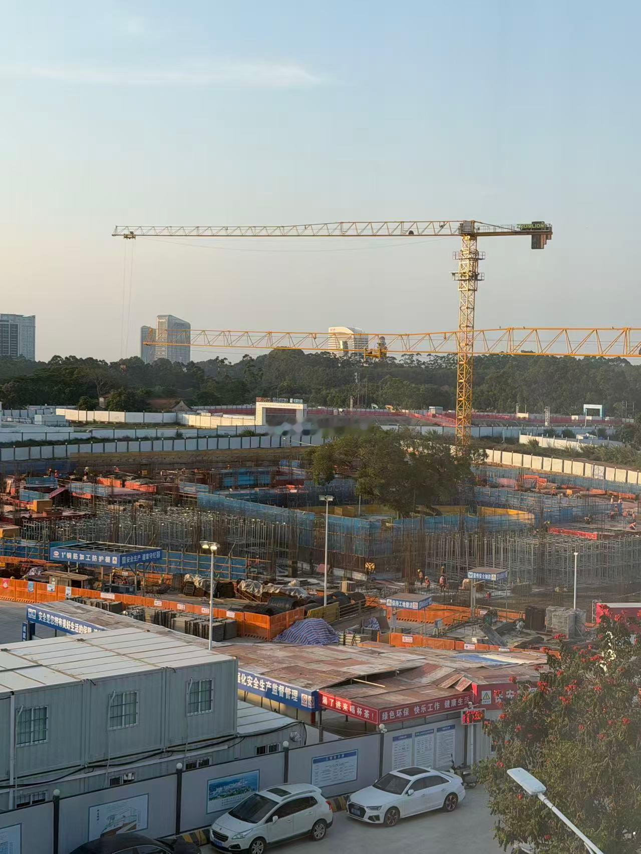 厦门城建 金砖创新基地总部区已“冲”出地面。 