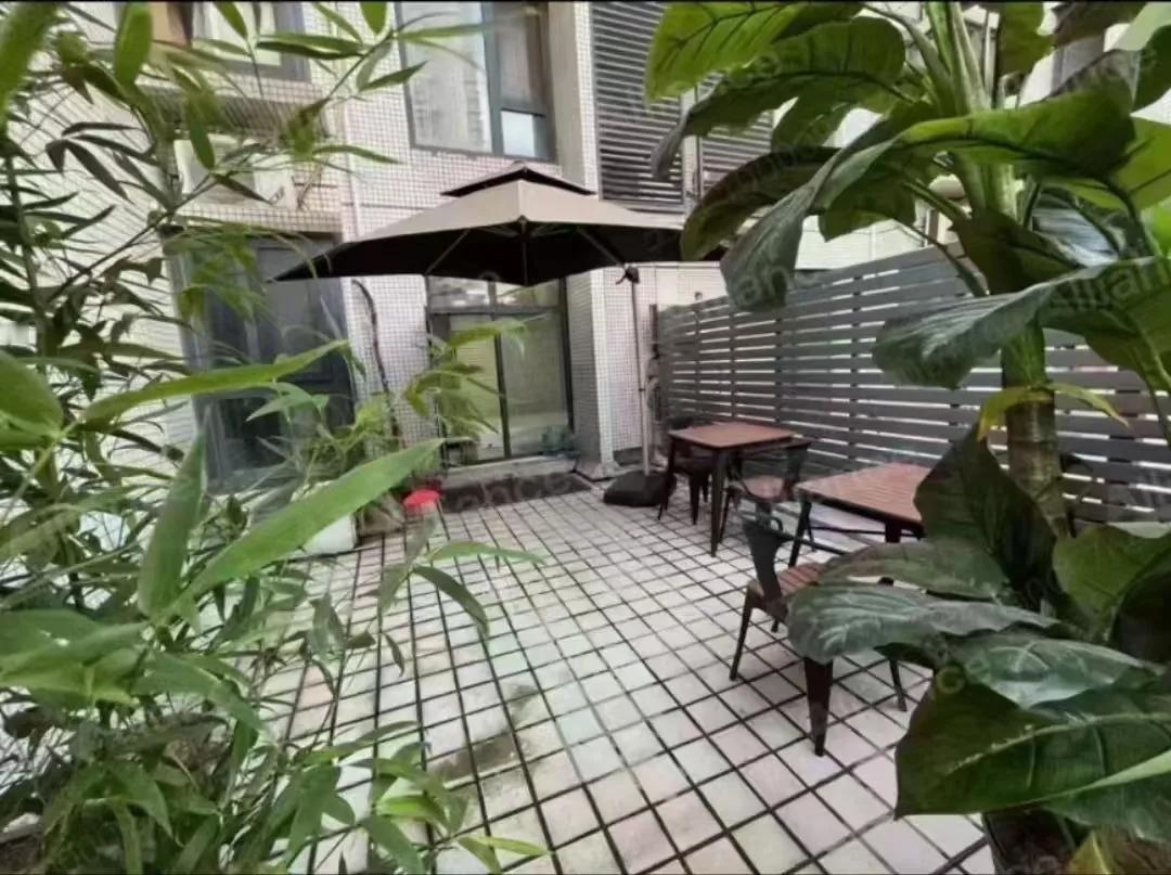 永威东棠90.30平精装2房
249万
业主诚心急卖，带超级大的露台，种花养草，
