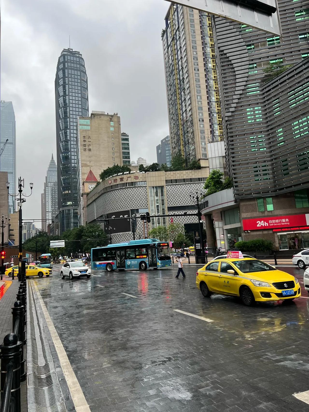 于海青：为何说重庆人的爽朗与热情真好？ 如今很多人喜欢去重庆旅游打卡，除了这个地