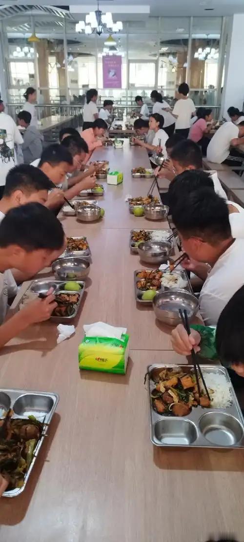 西安中考到底有多卷？作为一名中学历史老师，我说两个数字大家就明白了，11万人应战