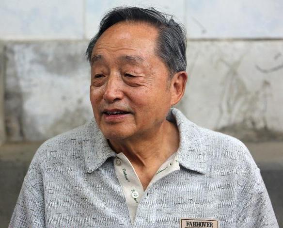 萧星华，1939年出生于河北的太行山区，开国上将萧克之子，曾任武警总部纪检专职委
