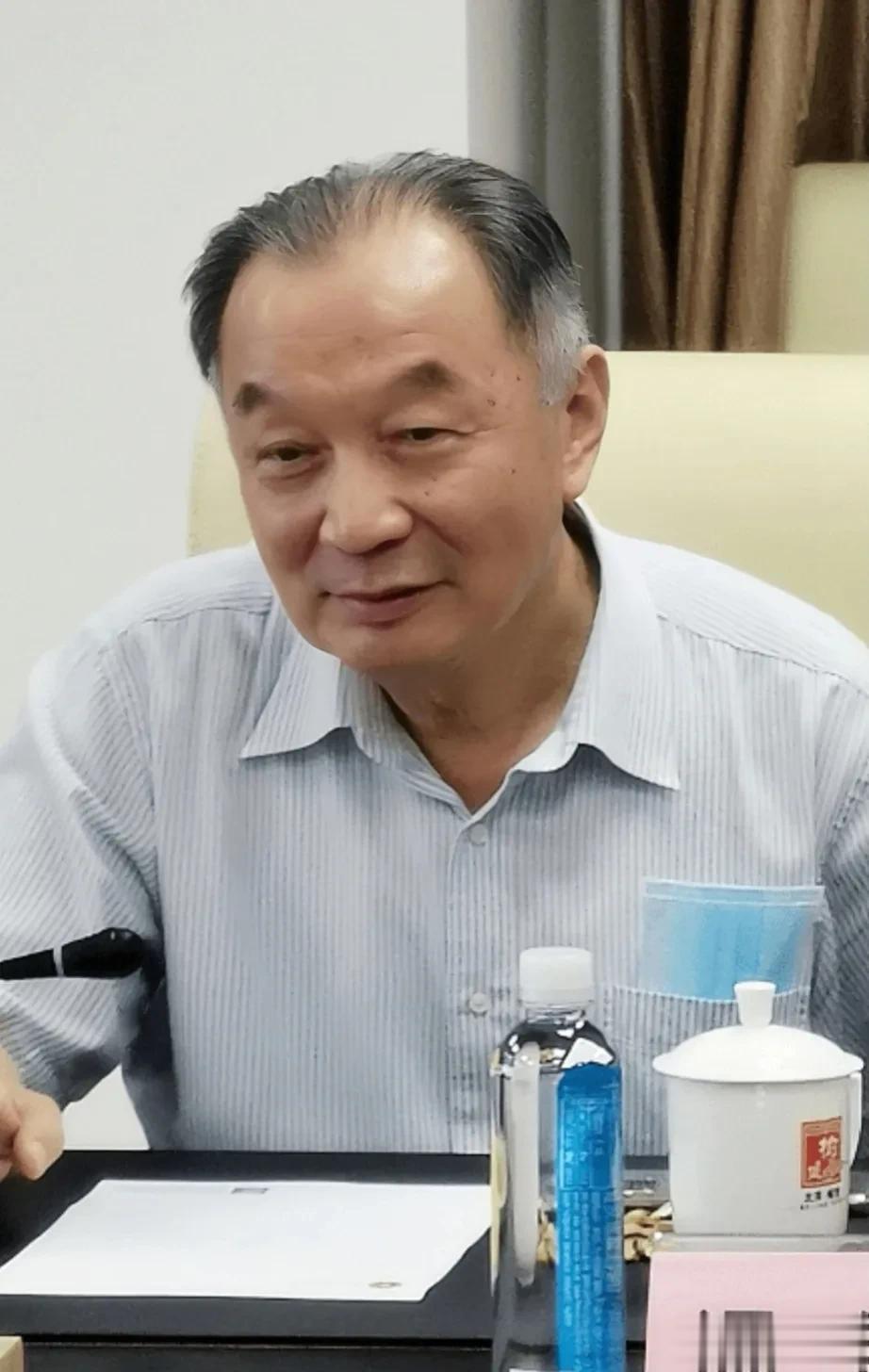 温铁军说:现在的农村一味搞城镇化，我很担心，早晚有一天，失地的农民多了，我们有可