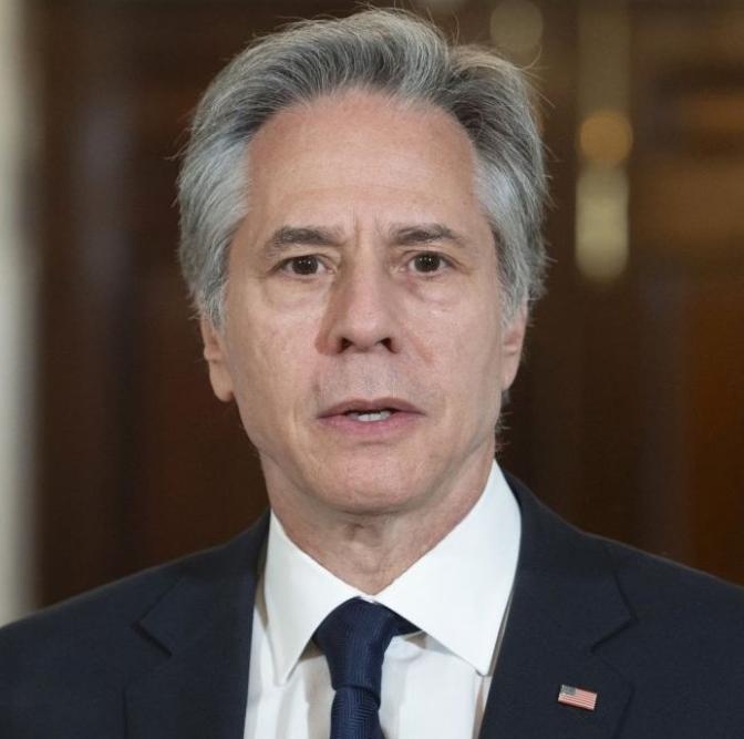 前国务卿布林肯显得非常无奈，他批评特朗普政府是要执意建立的一个“三极世界”，由美