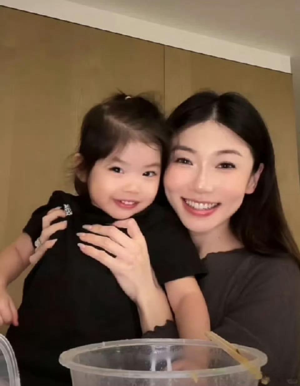 程晓玥回应生三胎：“会想生的，我好喜欢孩子，我觉得我的生命可以得到延续，我希望未