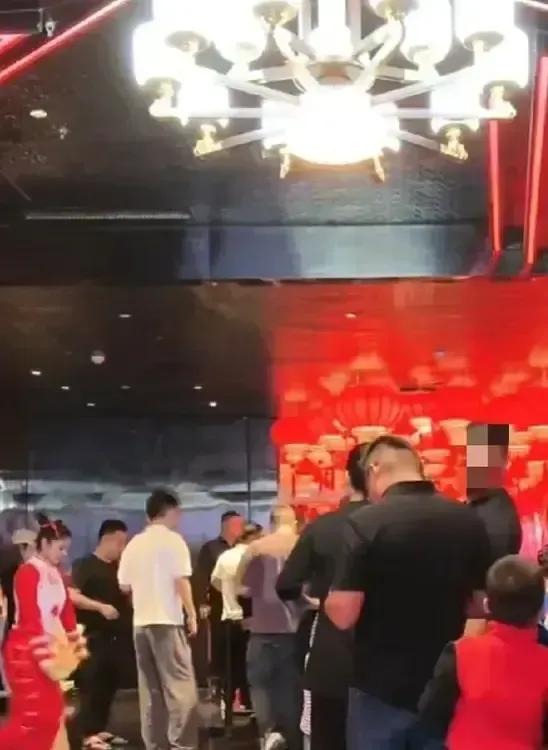 东营人真够捧场的，刘老根大舞台一开演立马火爆！


据说演出的票都抢不上，想不到