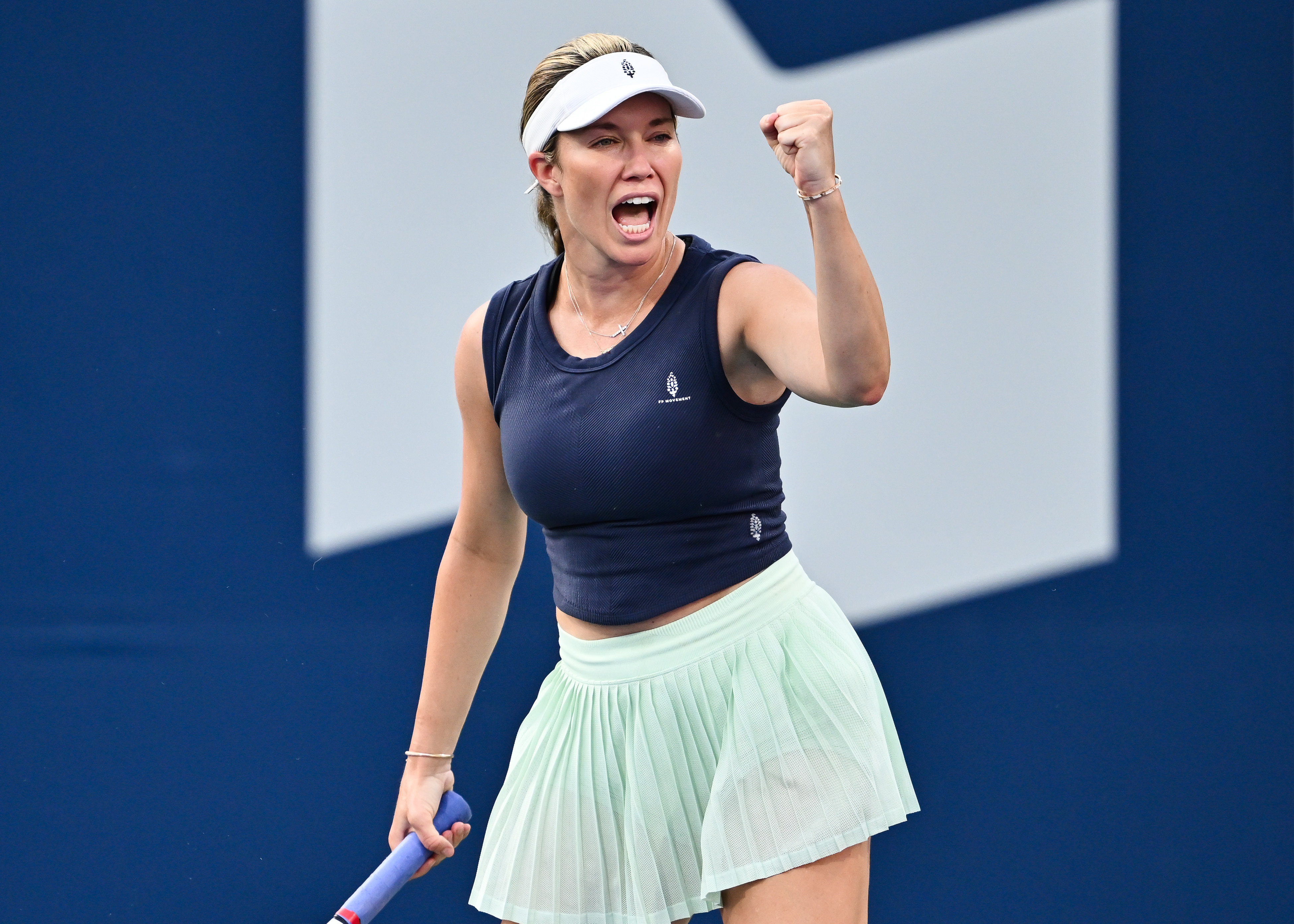 柯林斯晋级将战高芙👀WTA1000蒙特利尔站首轮，柯林斯以6-3 7-5击败资