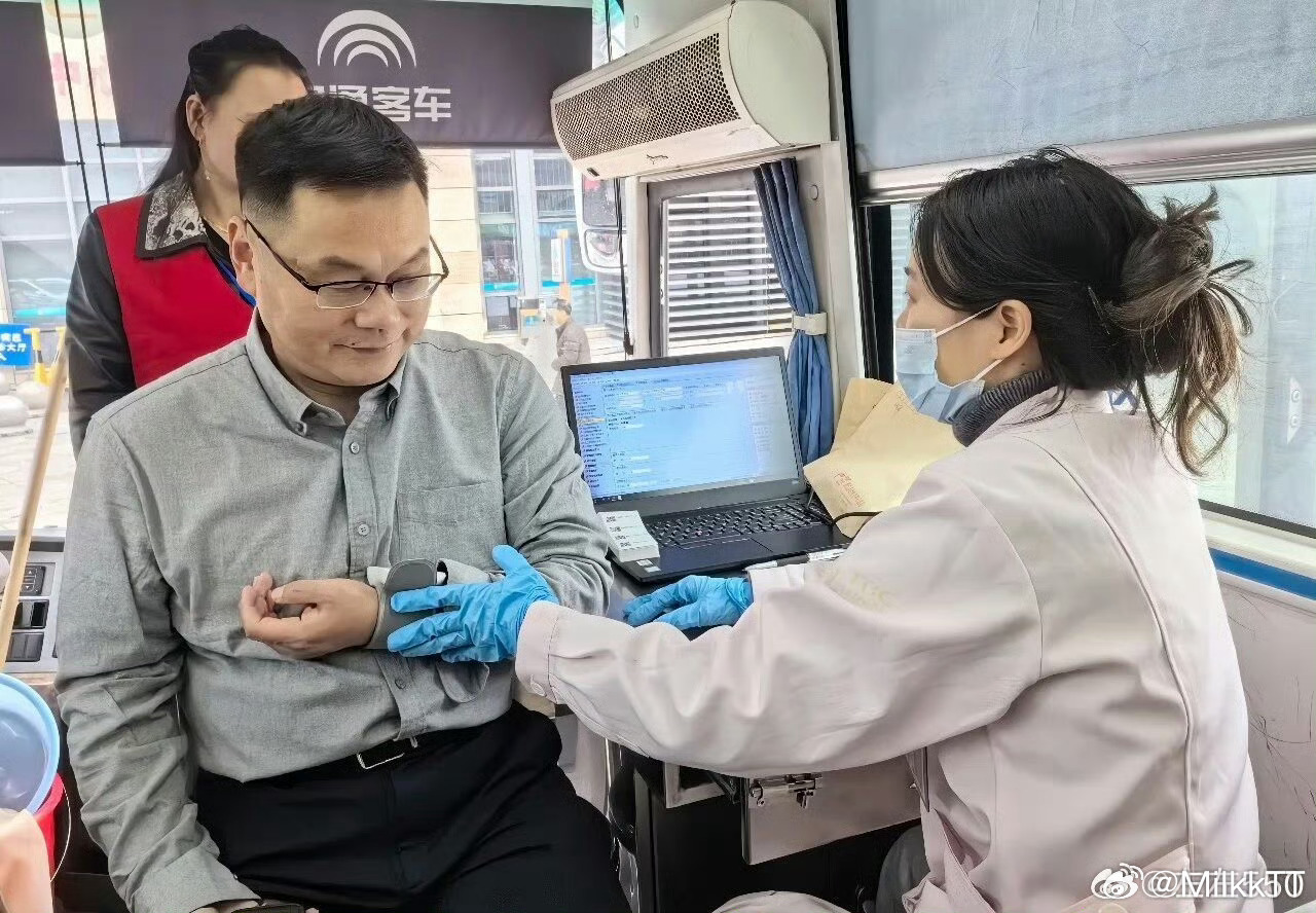 台州热血侠集结开启新年第一献 新年献热血，医者显担当！天台医护有序参与爱心献血，