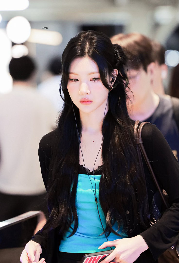 顶着这么温柔的发型就来走机场了🫪 