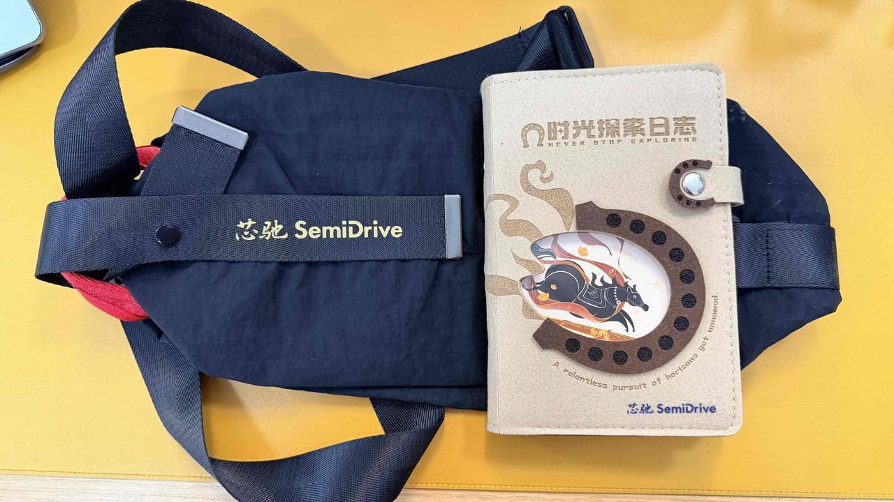 继续本周福利！
关注我，转发本条
就有机会获得：笔记本+包包各一抽奖详情