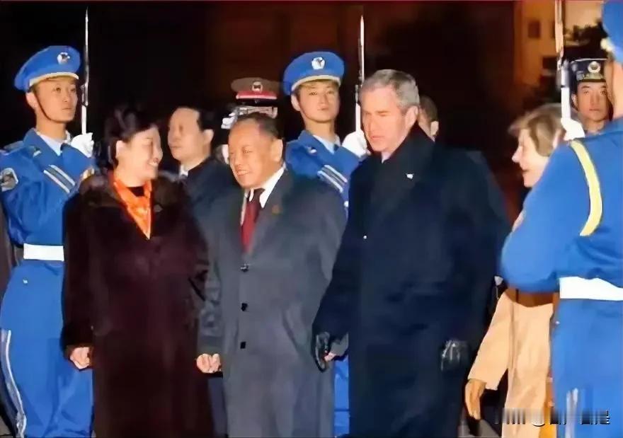 20年前小布什来到中国，中美开启“蜜月期”！