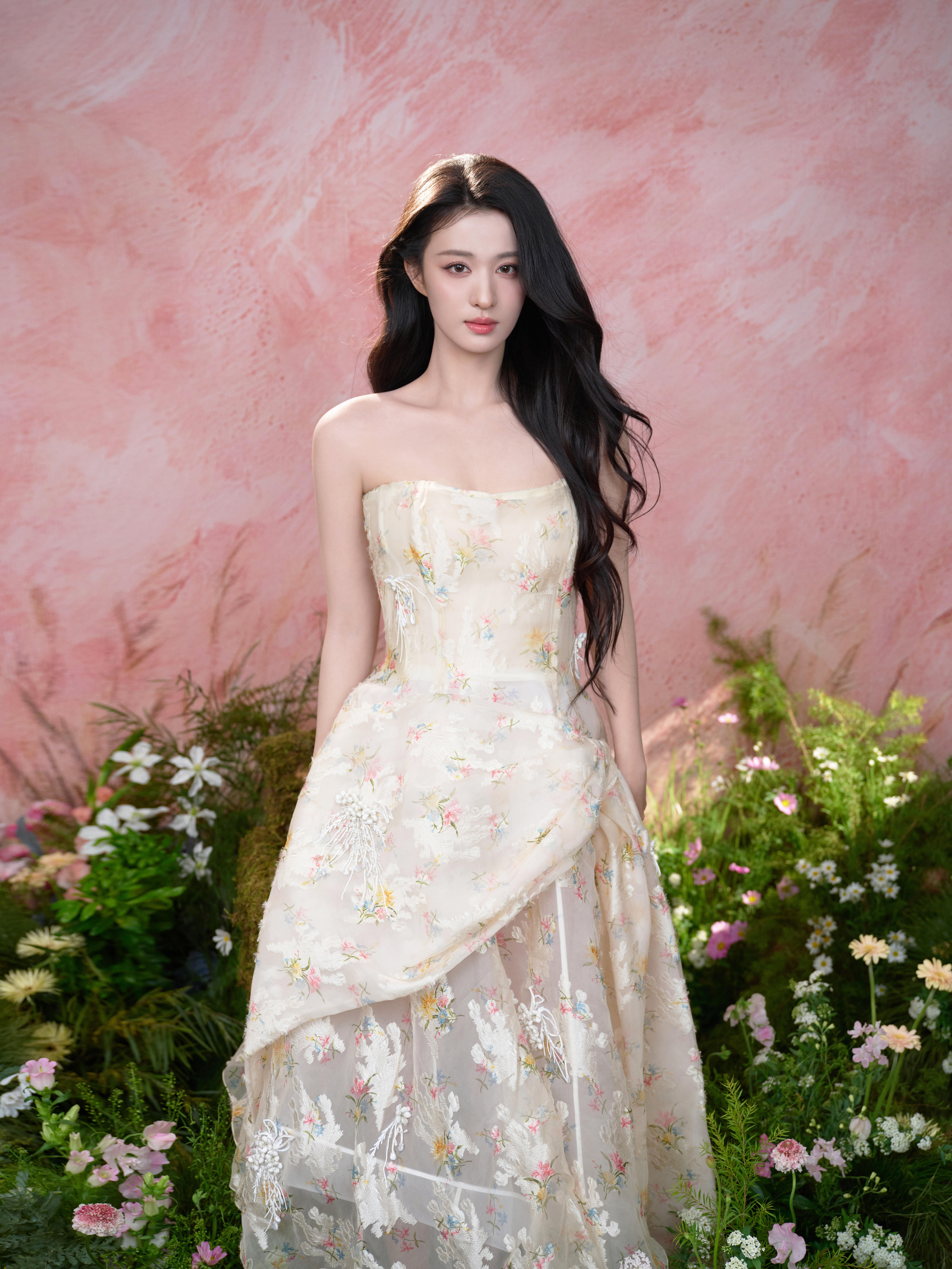 王楚然这完全是公主 王楚然这公主范儿绝了！珠宝算什么，脸才是真宝藏，自信放光芒，