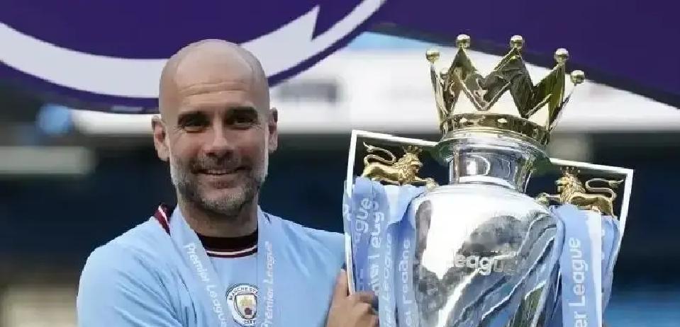 瓜迪奥拉续约是个烟雾弹。
 
真正的信号是：顶级教练的“人脑”，开始被系统“拆机