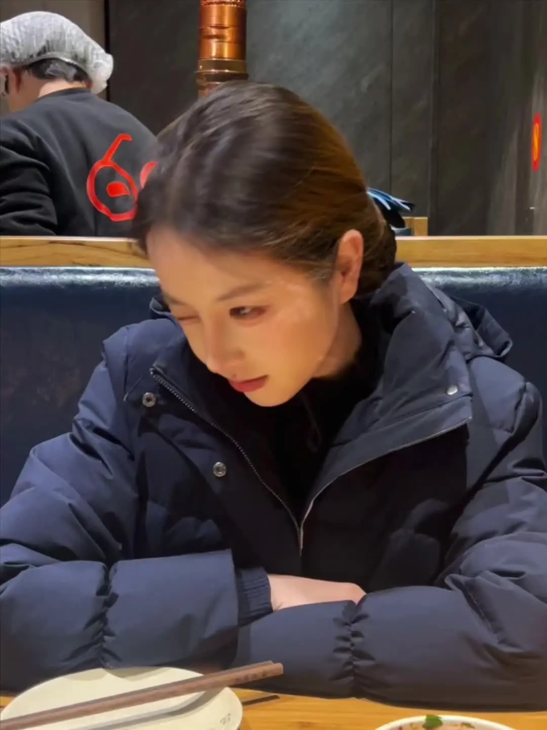 我的乐观就像是生活把我打个半死，我扭过头对生活来虛弱一笑说你力气还挺大的