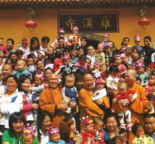 这是汶川地震期间科学都无法解释的奇迹，108罗汉娃齐降人间，这背后究竟是怎样一段