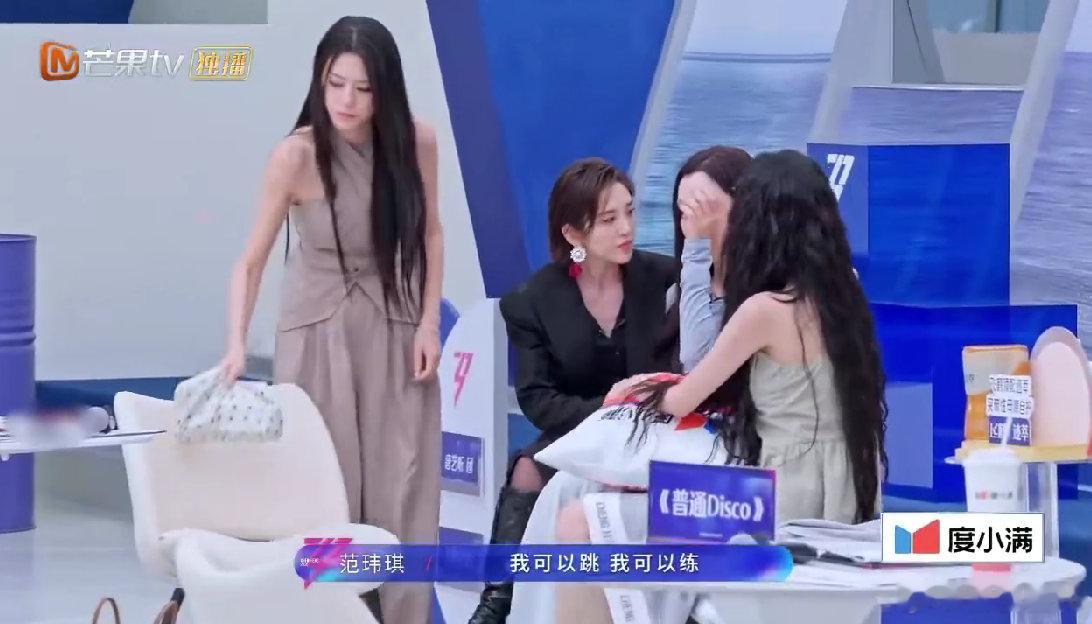 唐艺昕安慰范玮琪乘风2026面对略显被动的范玮琪，唐艺昕主动伸出援手，温柔话语安