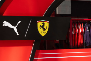 PUMA把赛车场搬到了上海西岸！！！法拉利惠普F1车队车手夏尔·勒克莱尔和PUM