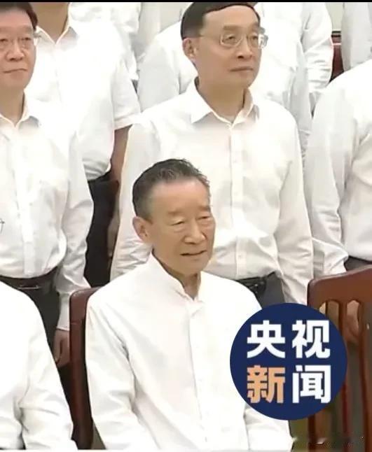 李雪健老师今年作为专家前往北戴河休假疗养了，这是莫大的殊荣，也足以说明李雪健老师