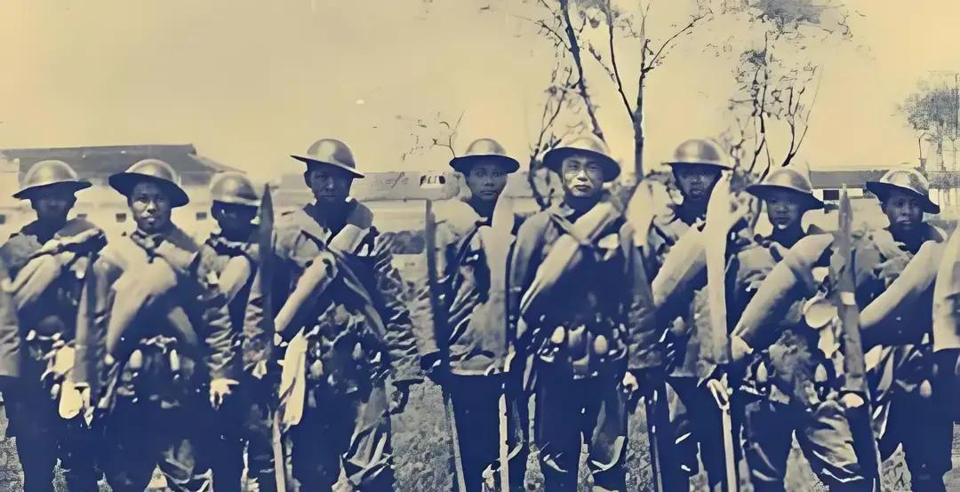 1927年11月广州事变后，张发奎、黄琪翔被内部舆论逼到香港，只带走少数随员，留