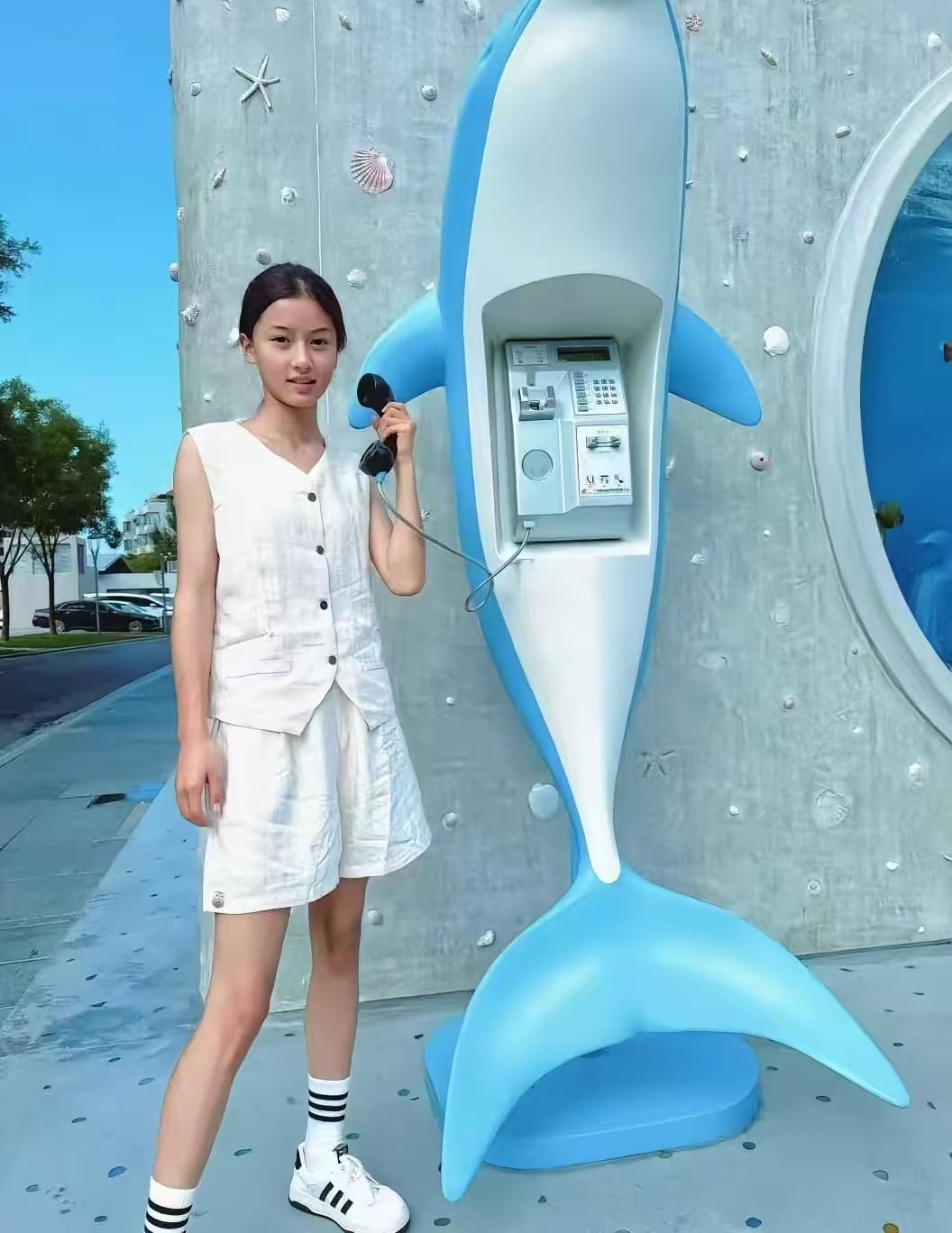 七七这个人，是真的不能细看。我在她这般年纪，也很好看，很多人会夸我很漂亮，那时候