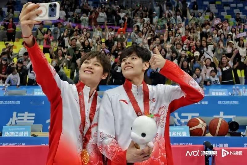 男篮季军，女篮亚军，或许四川的篮球全运战略，就是这样被冠军“忽略不计”了。
另一