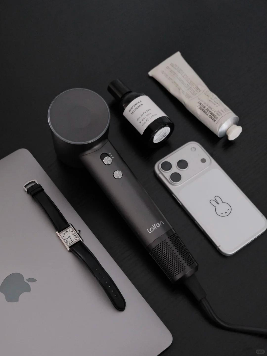 一到春天，人就开始犯困，本来就没精神，还要洗头吹头发

最崩溃的是——人已经很困