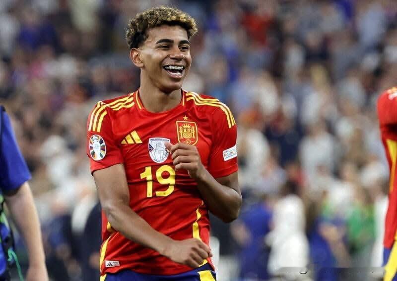 满打满算，能统治未来十年世界足坛的只有这五个人：

🇪🇸 亚马尔
19岁就站