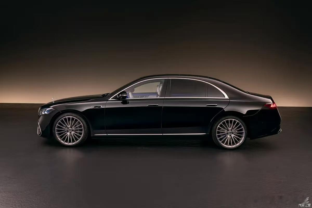 老蒋原创 奔驰S级（223）的中期大Face车型，改动不小。外观看着还是很舒服的