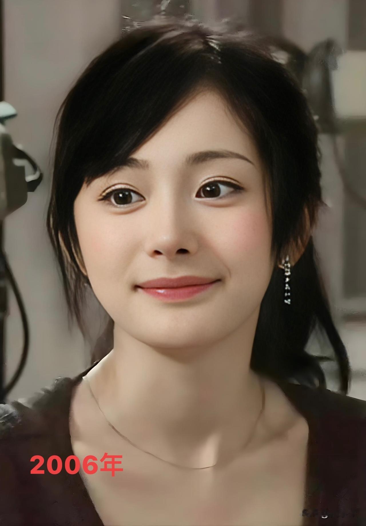 二十年，从青涩的“少女幂”到顶流的“女王幂”，那双大眼睛里的灵气没了？

还是一
