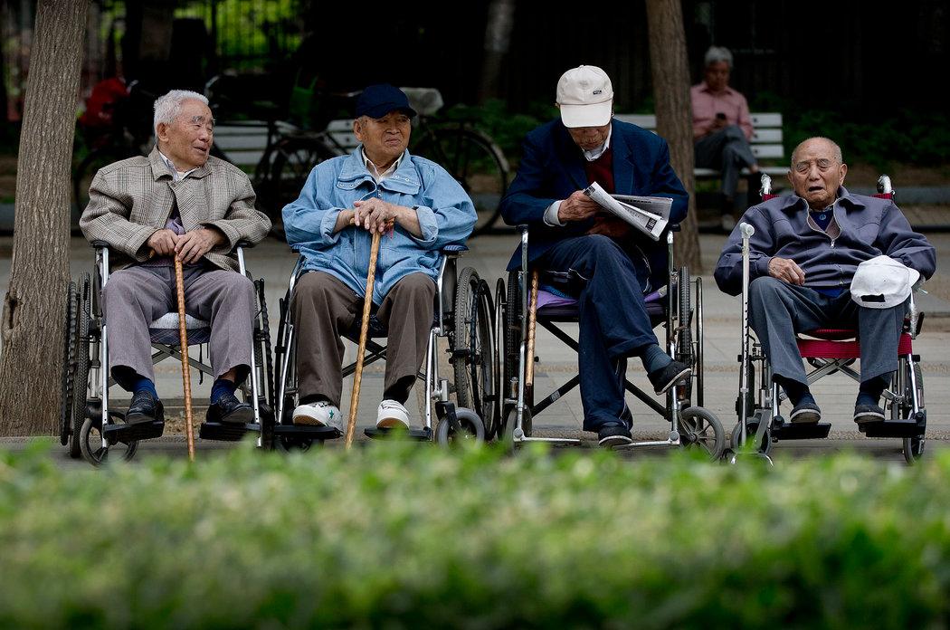 香港老伯90岁开出租，日本老人70岁打零工——这不是特例，是未来常态。别幻想60