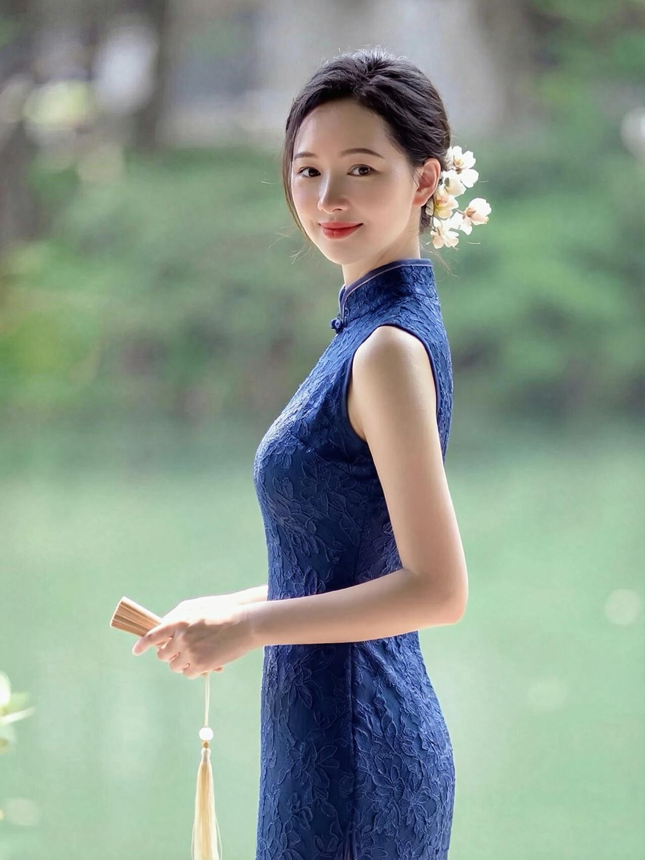 旗袍给予什么样女性美?旗袍作为中国传统服饰的代表，通过其独特的设计、剪裁和文化内