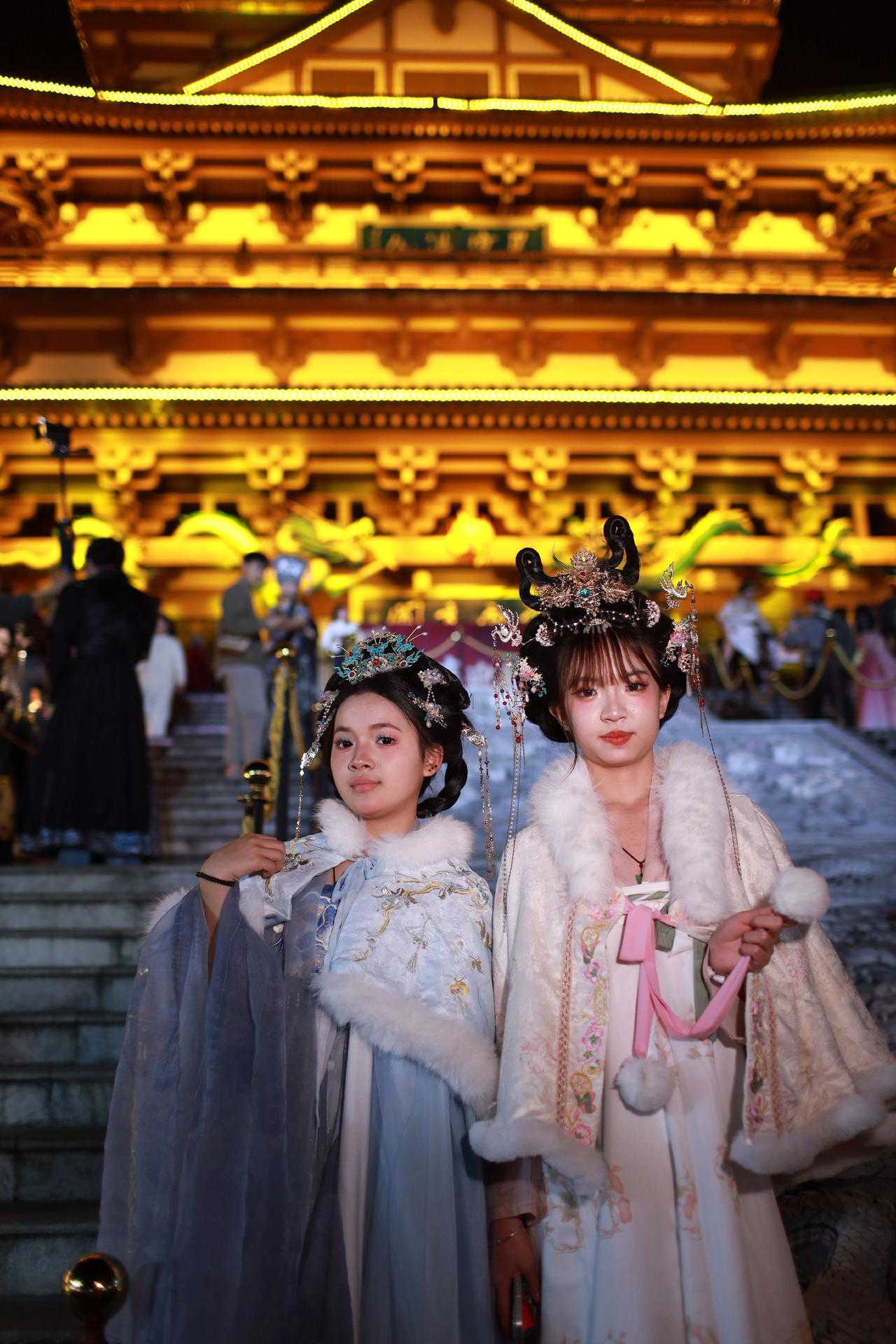 民俗文化展示 传统服饰之美 非遗文化活化 传统文化魅力 古装造型灵感