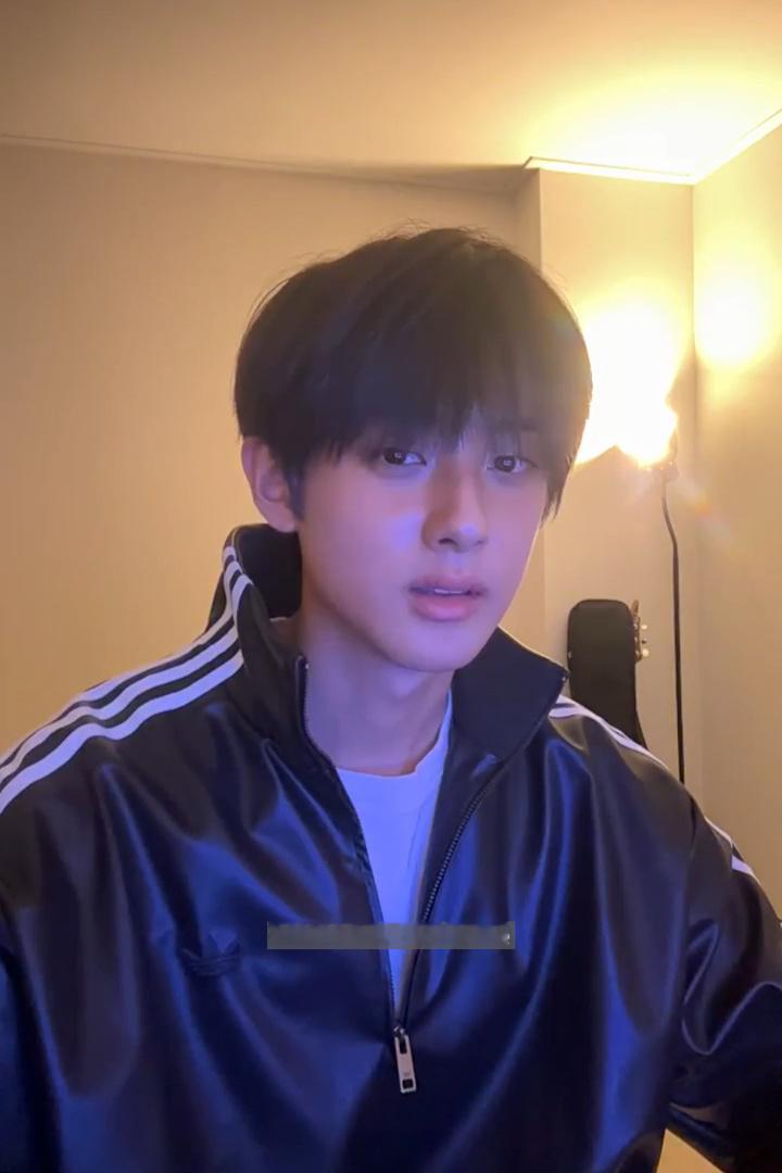 260817【旻奎bubble】旻奎bubble直播因为想大家了所以开直播 先是