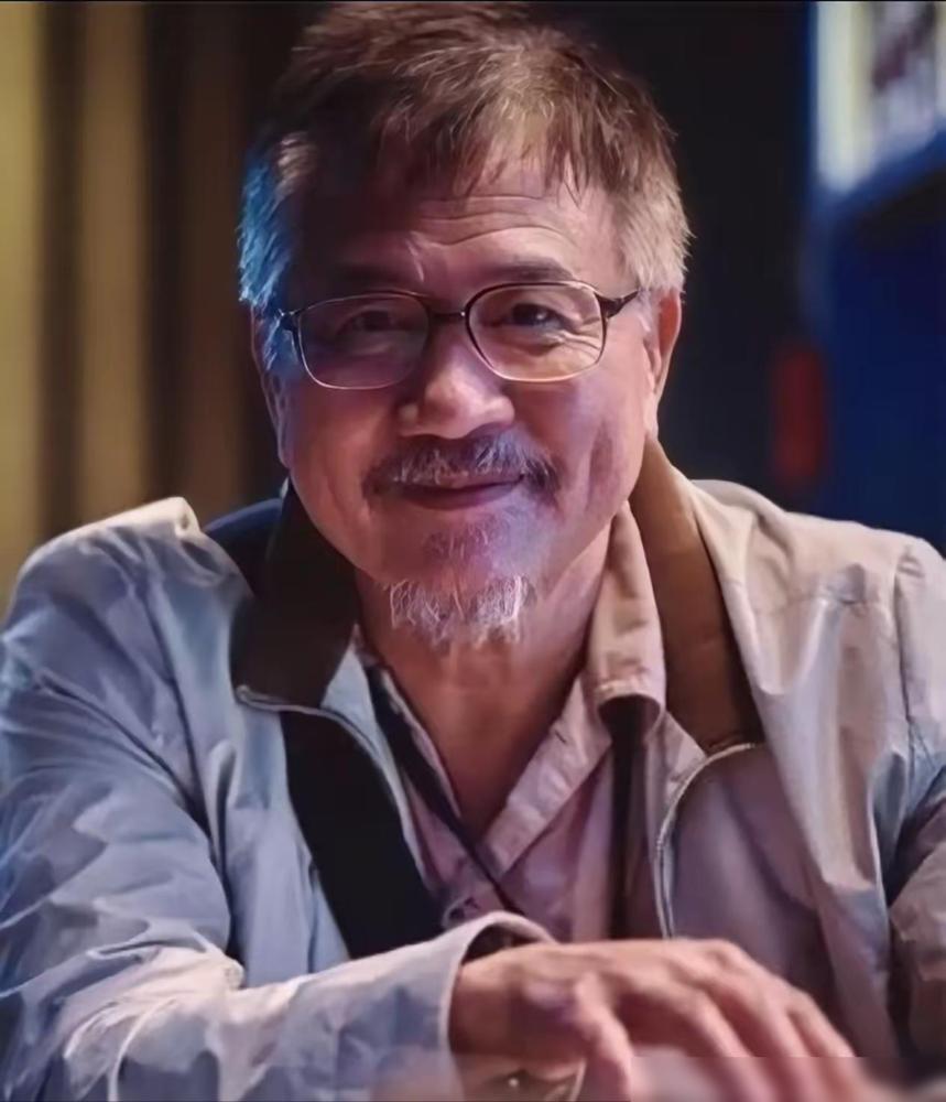 12月6日，香港玛丽医院，万梓良转出ICU，林家栋通宵陪护。

看到这个消息真的